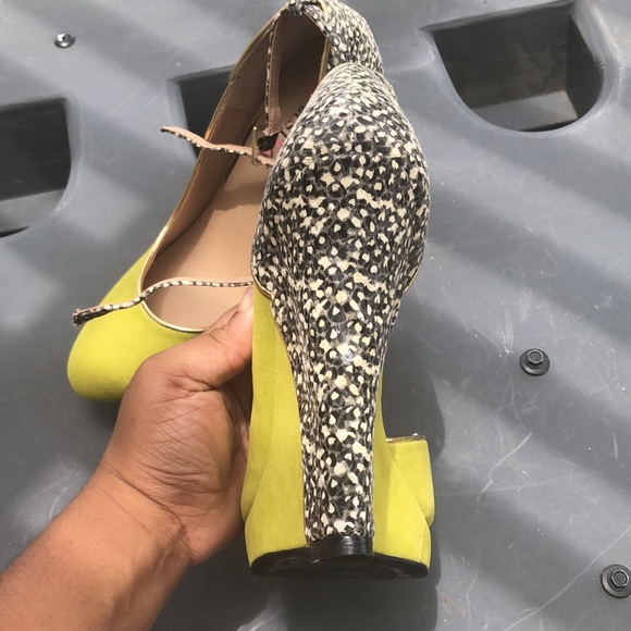 Pear green justFab heels - Picture 4 of 6